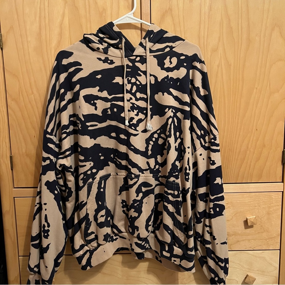 adika graphic oversized hoodie